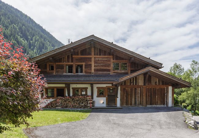 Chalet à Chamonix-Mont-Blanc - Chalet Hermine 5*, avec Jacuzzi et Sauna, Les Chosalets Chalet à Chamonix-Mont-Blanc - Chalet Hermine 5*, avec Jacuzzi et Sauna, Les Chosalets