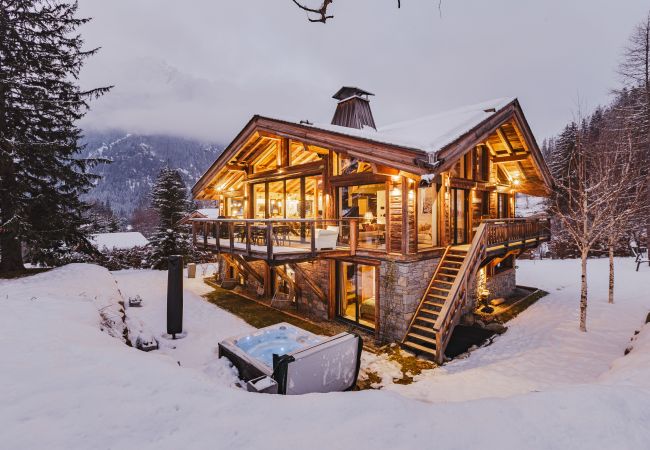 Chalet à Chamonix-Mont-Blanc - Chalet Black Squirrel, de luxe avec jacuzzi, sauna Chalet à Chamonix-Mont-Blanc - Chalet Black Squirrel, de luxe avec jacuzzi, sauna