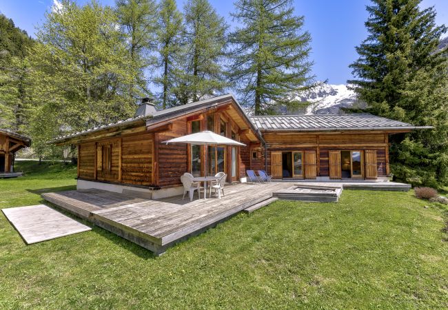 Chalet à Chamonix-Mont-Blanc - Chalet Guapa, escapade a la montagne, avec jacuzzi Chalet à Chamonix-Mont-Blanc - Chalet Guapa, escapade a la montagne, avec jacuzzi