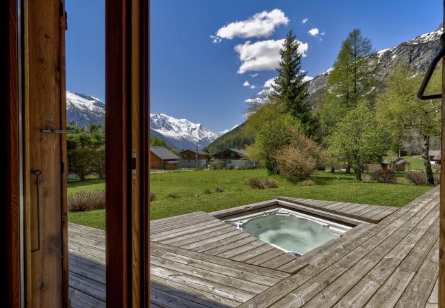 Chalet à Chamonix-Mont-Blanc - Chalet Guapa, escapade a la montagne, avec jacuzzi Chalet à Chamonix-Mont-Blanc - Chalet Guapa, escapade a la montagne, avec jacuzzi