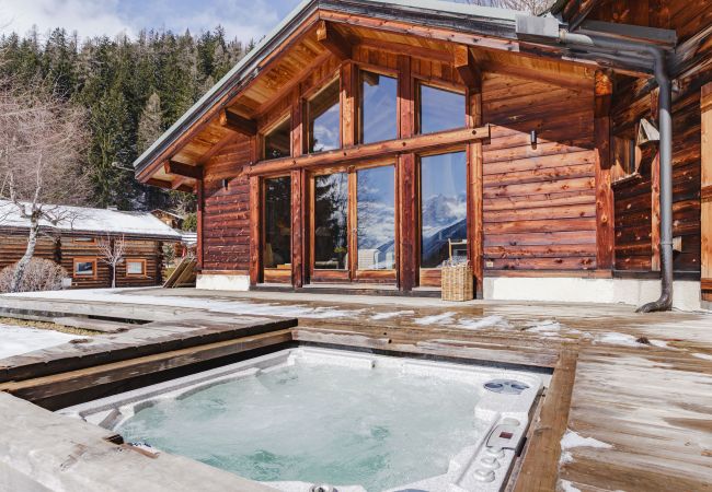 Chalet à Chamonix-Mont-Blanc - Chalet Guapa, escapade a la montagne, avec jacuzzi Chalet à Chamonix-Mont-Blanc - Chalet Guapa, escapade a la montagne, avec jacuzzi