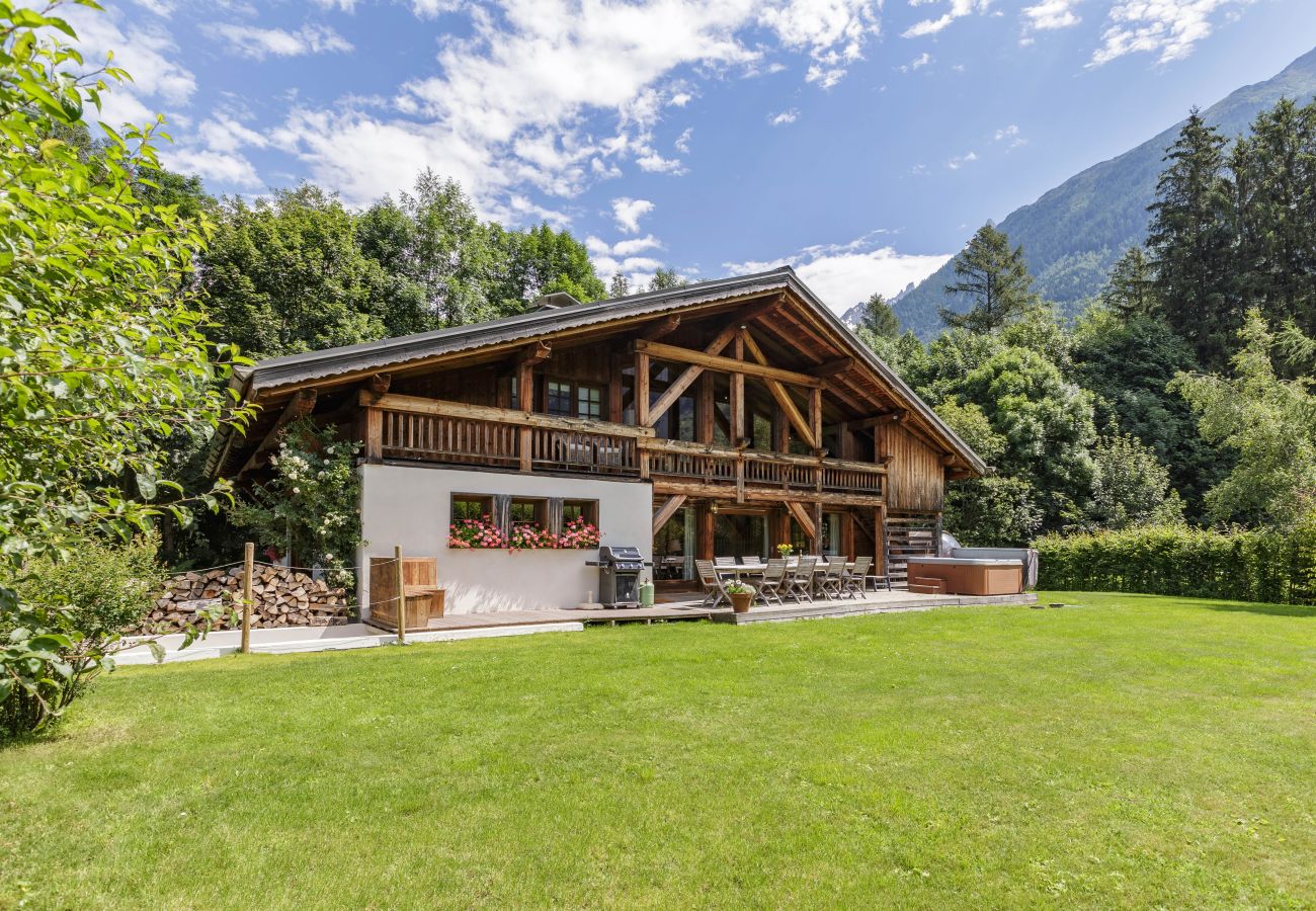 Chalet in Chamonix-Mont-Blanc - Magnificent Chalet Valhalla 5*, central Chamonix