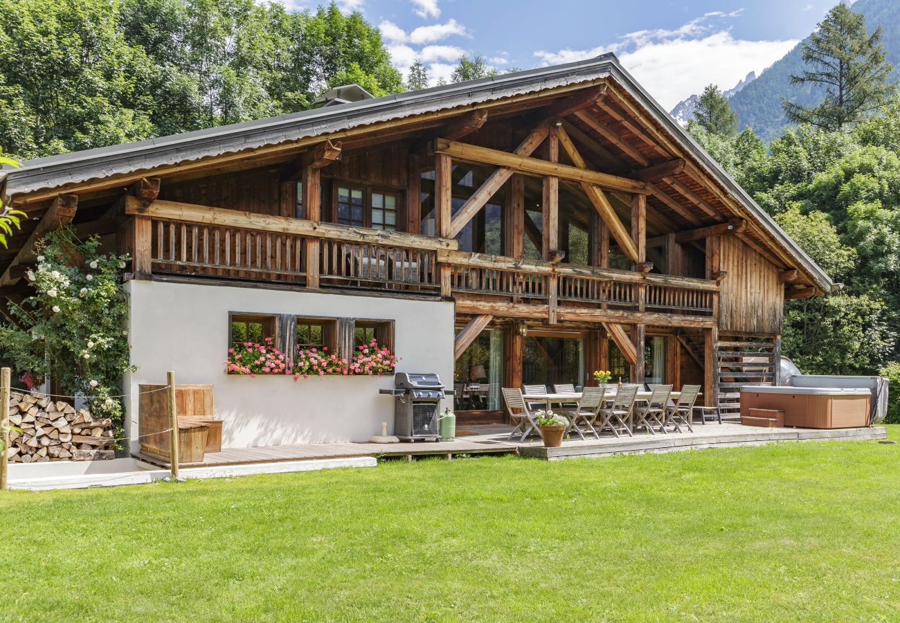 Chalet in Chamonix-Mont-Blanc - Magnificent Chalet Valhalla 5*, central Chamonix