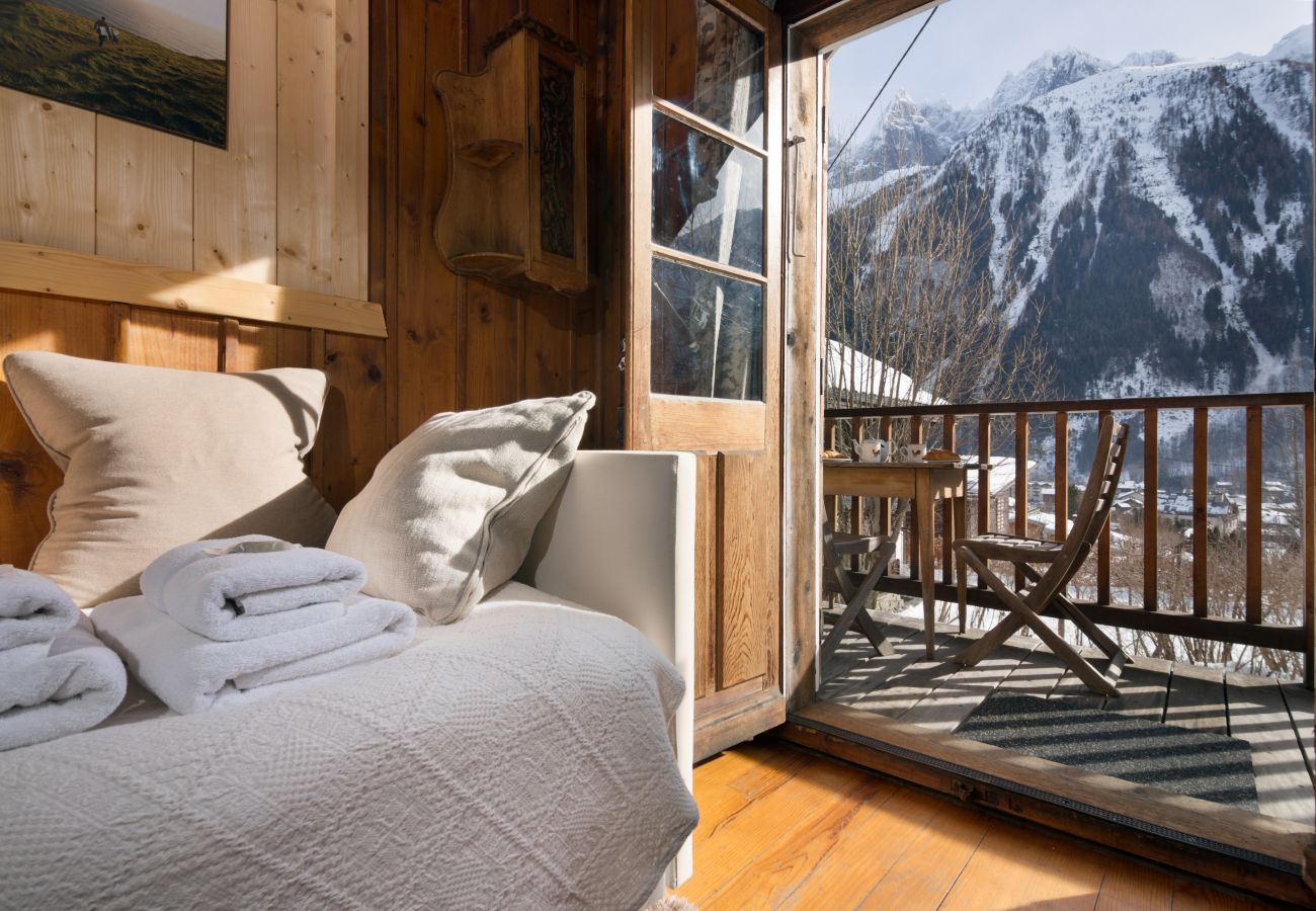 Cabin in Chamonix-Mont-Blanc - Stephen's Mazot, central Chamonix