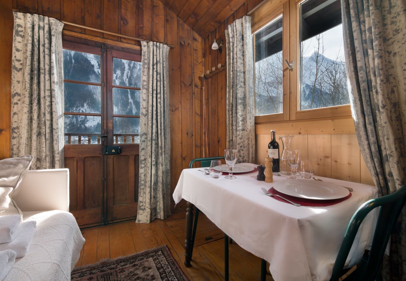 Cabin in Chamonix-Mont-Blanc - Stephen's Mazot, central Chamonix