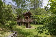 Cabin in Chamonix-Mont-Blanc - Stephen's Mazot, central Chamonix