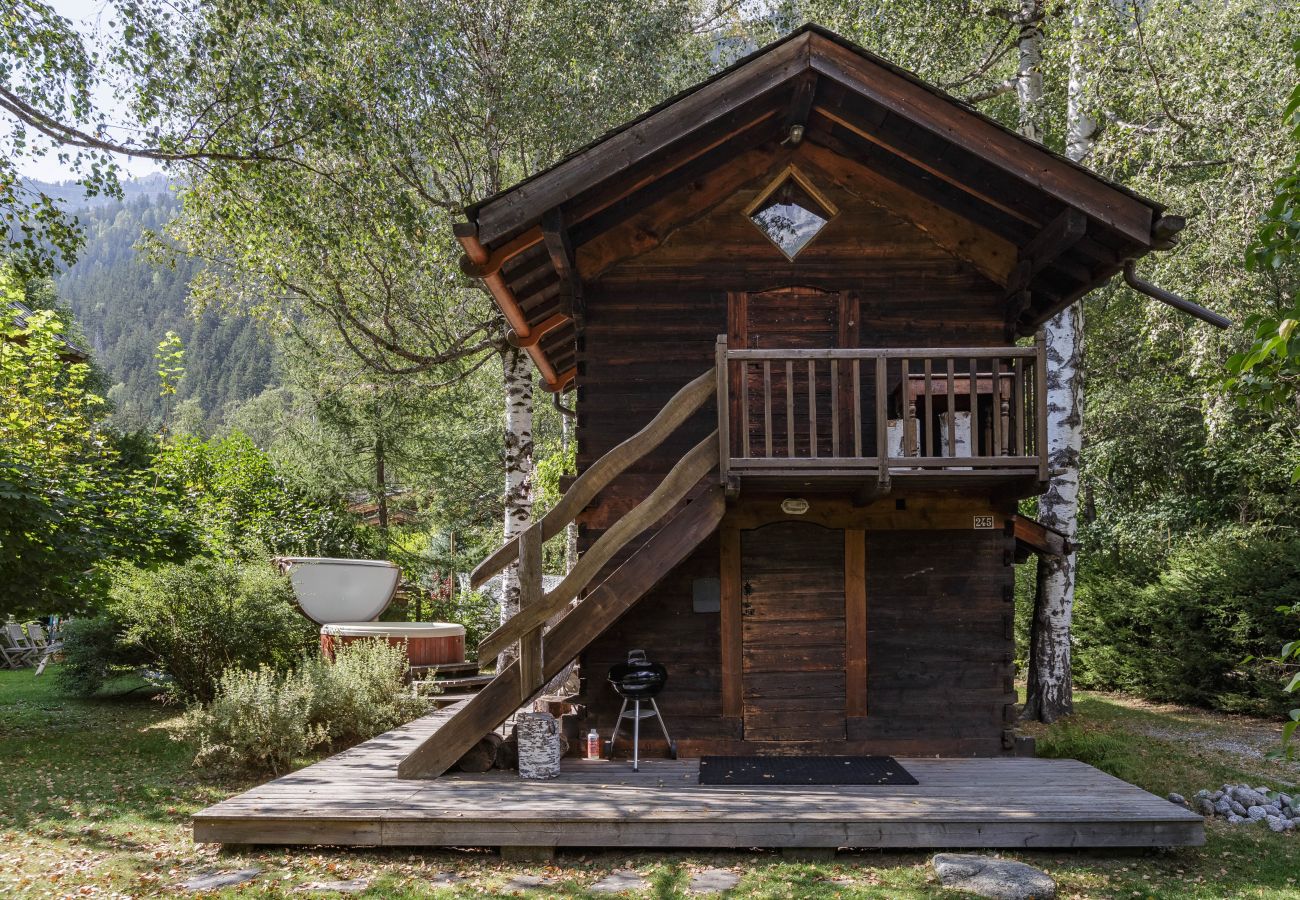 Cabin in Chamonix-Mont-Blanc - Mazot Les Tines, with hot tub