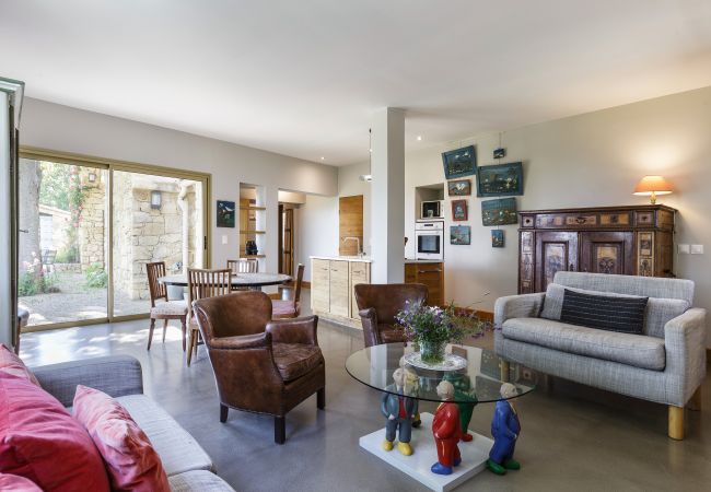 Villa in Suzette - Maison Saint Amant with pool, tennis & magnificent views of Mt Ventoux Villa in Suzette - Maison Saint Amant with pool, tennis & magnificent views of Mt Ventoux