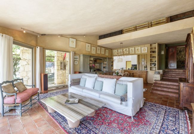 Villa in Suzette - Maison Saint Amant with pool, tennis & magnificent views of Mt Ventoux Villa in Suzette - Maison Saint Amant with pool, tennis & magnificent views of Mt Ventoux