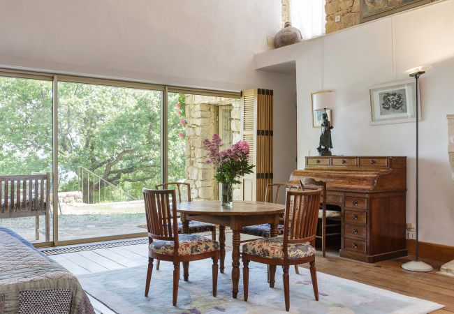 Villa in Suzette - Maison Saint Amant with pool, tennis & magnificent views of Mt Ventoux Villa in Suzette - Maison Saint Amant with pool, tennis & magnificent views of Mt Ventoux