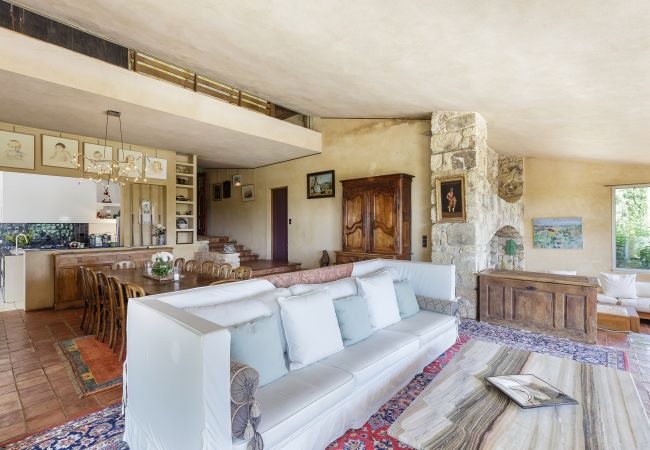 Villa in Suzette - Maison Saint Amant with pool, tennis & magnificent views of Mt Ventoux Villa in Suzette - Maison Saint Amant with pool, tennis & magnificent views of Mt Ventoux
