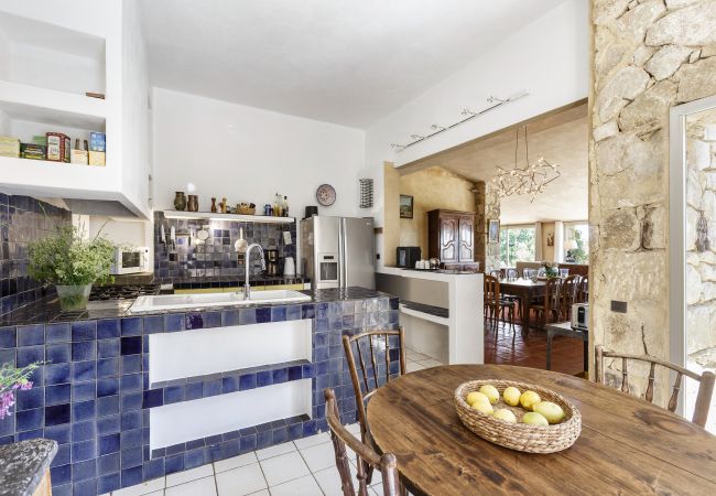 Villa in Suzette - Maison Saint Amant with pool, tennis & magnificent views of Mt Ventoux Villa in Suzette - Maison Saint Amant with pool, tennis & magnificent views of Mt Ventoux