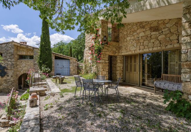 Villa in Suzette - Maison Saint Amant with pool, tennis & magnificent views of Mt Ventoux Villa in Suzette - Maison Saint Amant with pool, tennis & magnificent views of Mt Ventoux