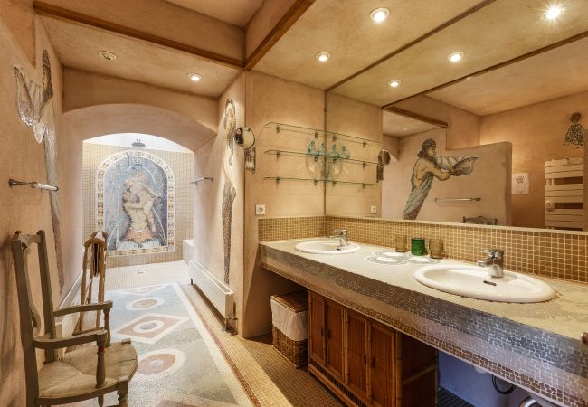 Villa in Suzette - Maison Saint Amant with pool, tennis & magnificent views of Mt Ventoux Villa in Suzette - Maison Saint Amant with pool, tennis & magnificent views of Mt Ventoux