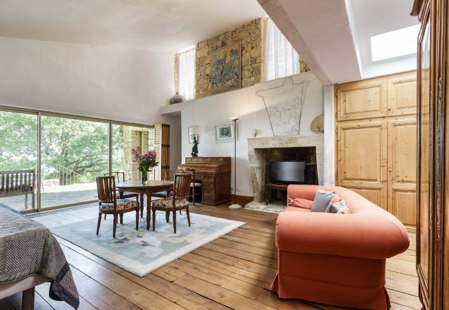 Villa in Suzette - Maison Saint Amant with pool, tennis & magnificent views of Mt Ventoux Villa in Suzette - Maison Saint Amant with pool, tennis & magnificent views of Mt Ventoux