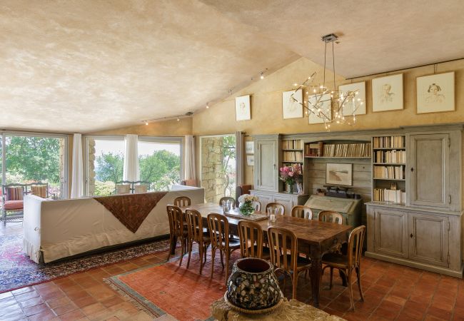 Villa in Suzette - Maison Saint Amant with pool, tennis & magnificent views of Mt Ventoux Villa in Suzette - Maison Saint Amant with pool, tennis & magnificent views of Mt Ventoux