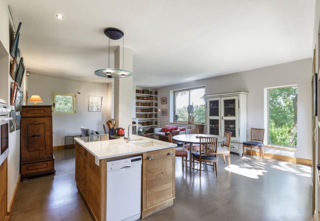Villa in Suzette - Maison Saint Amant with pool, tennis & magnificent views of Mt Ventoux Villa in Suzette - Maison Saint Amant with pool, tennis & magnificent views of Mt Ventoux