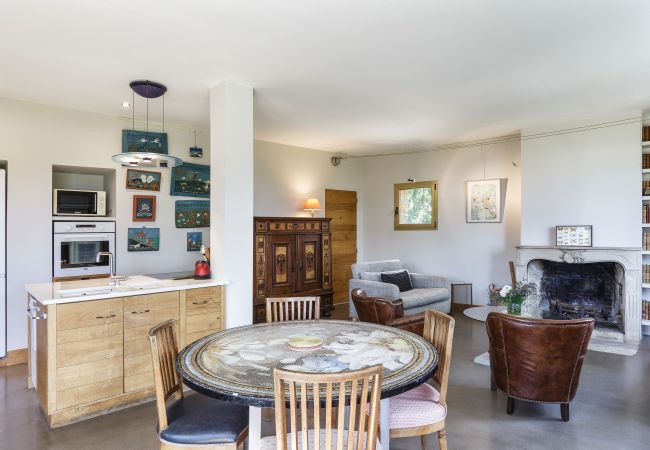 Villa in Suzette - Maison Saint Amant with pool, tennis & magnificent views of Mt Ventoux Villa in Suzette - Maison Saint Amant with pool, tennis & magnificent views of Mt Ventoux