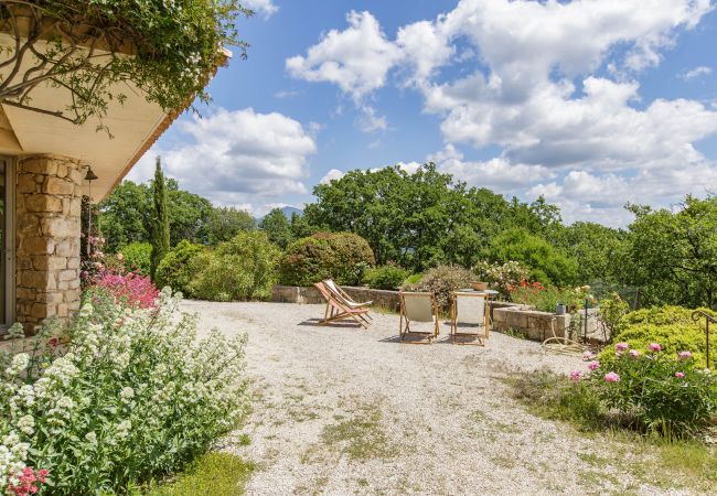 Villa in Suzette - Maison Saint Amant with pool, tennis & magnificent views of Mt Ventoux Villa in Suzette - Maison Saint Amant with pool, tennis & magnificent views of Mt Ventoux