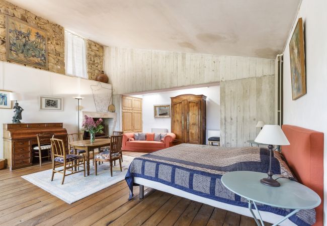 Villa in Suzette - Maison Saint Amant with pool, tennis & magnificent views of Mt Ventoux Villa in Suzette - Maison Saint Amant with pool, tennis & magnificent views of Mt Ventoux