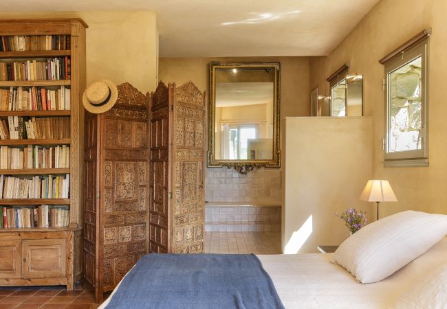 Villa in Suzette - Maison Saint Amant with pool, tennis & magnificent views of Mt Ventoux Villa in Suzette - Maison Saint Amant with pool, tennis & magnificent views of Mt Ventoux
