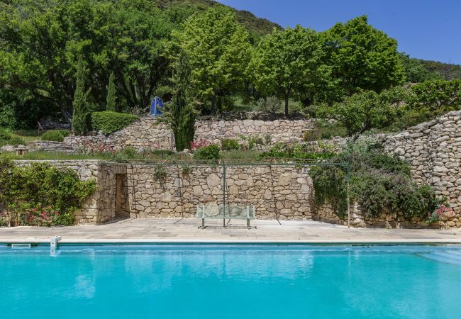 Villa in Suzette - Maison Saint Amant with pool, tennis & magnificent views of Mt Ventoux Villa in Suzette - Maison Saint Amant with pool, tennis & magnificent views of Mt Ventoux