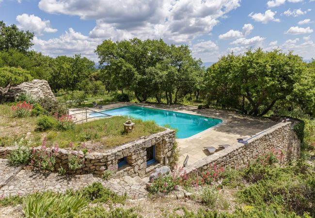 Villa in Suzette - Maison Saint Amant with pool, tennis & magnificent views of Mt Ventoux Villa in Suzette - Maison Saint Amant with pool, tennis & magnificent views of Mt Ventoux