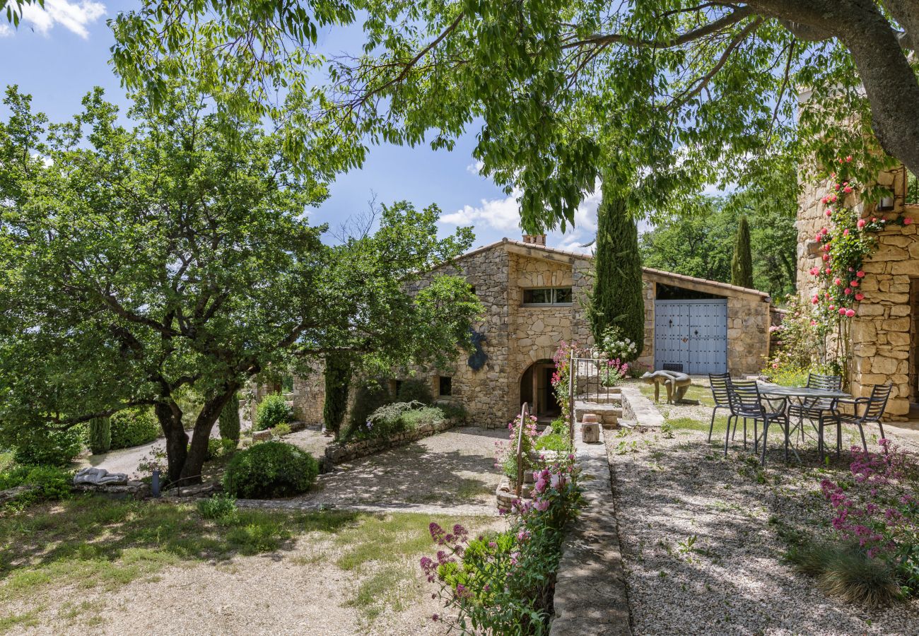 Villa in Suzette - Maison Saint Amant, pool, magnificent views, award winning vineyard 