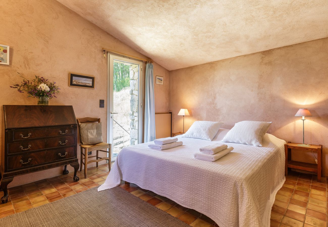 Villa in Suzette - Maison Saint Amant, pool, magnificent views, award winning vineyard 