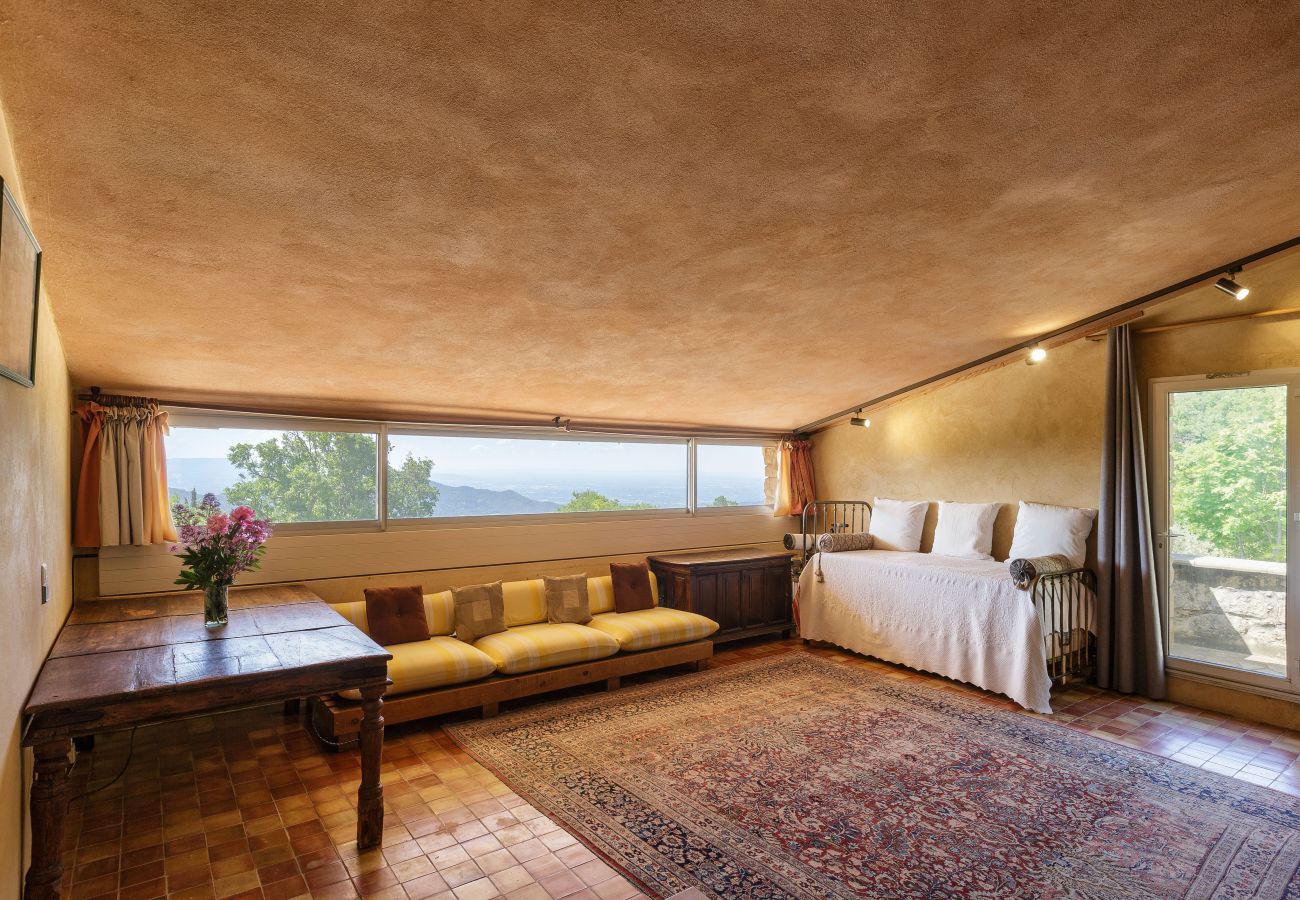 Villa in Suzette - Maison Saint Amant, pool, magnificent views, award winning vineyard 