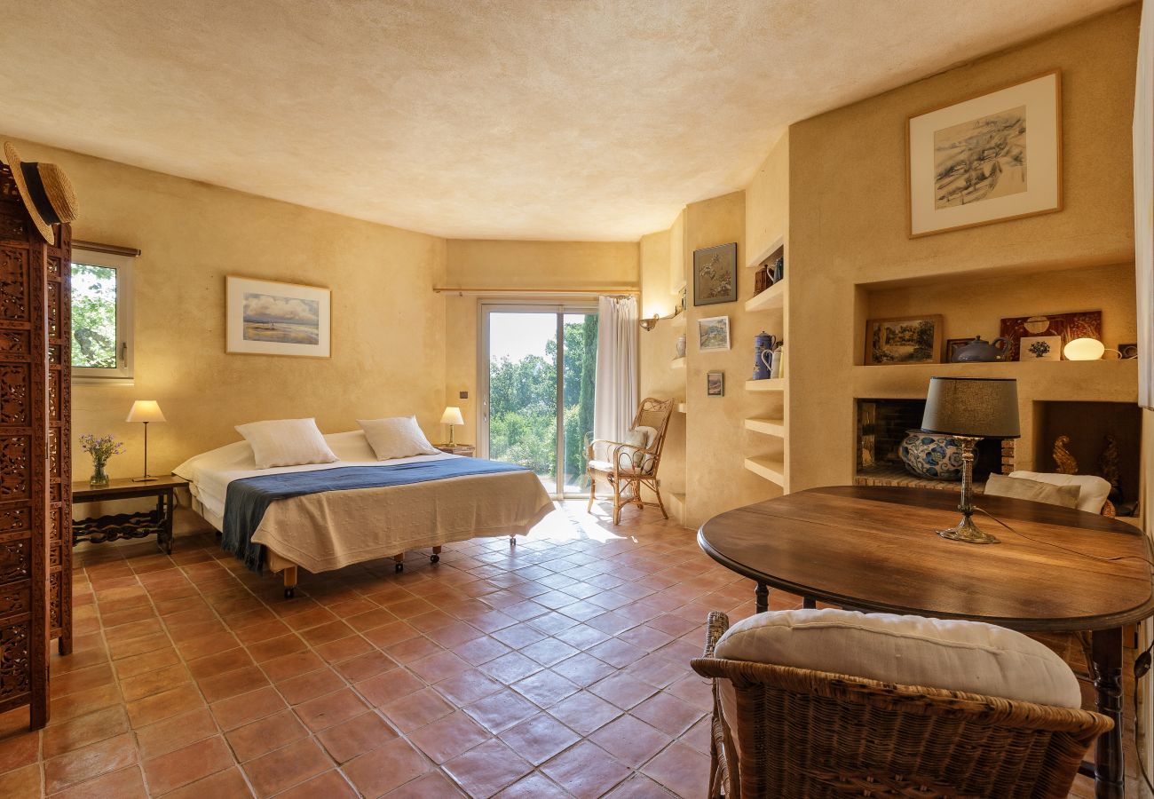 Villa in Suzette - Maison Saint Amant, pool, magnificent views, award winning vineyard 