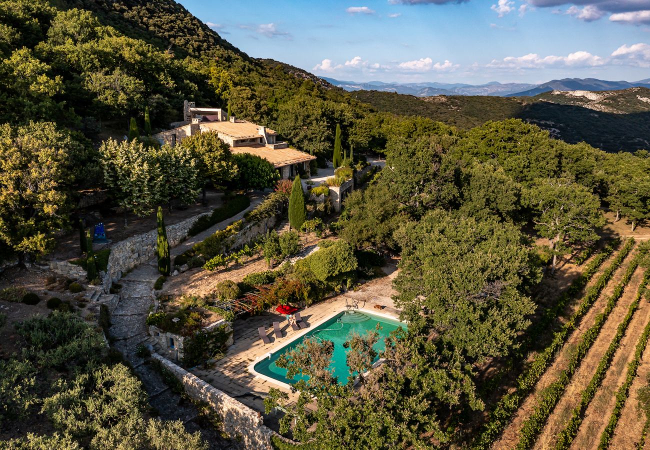 Villa in Suzette - Maison Saint Amant, pool, magnificent views, award winning vineyard 