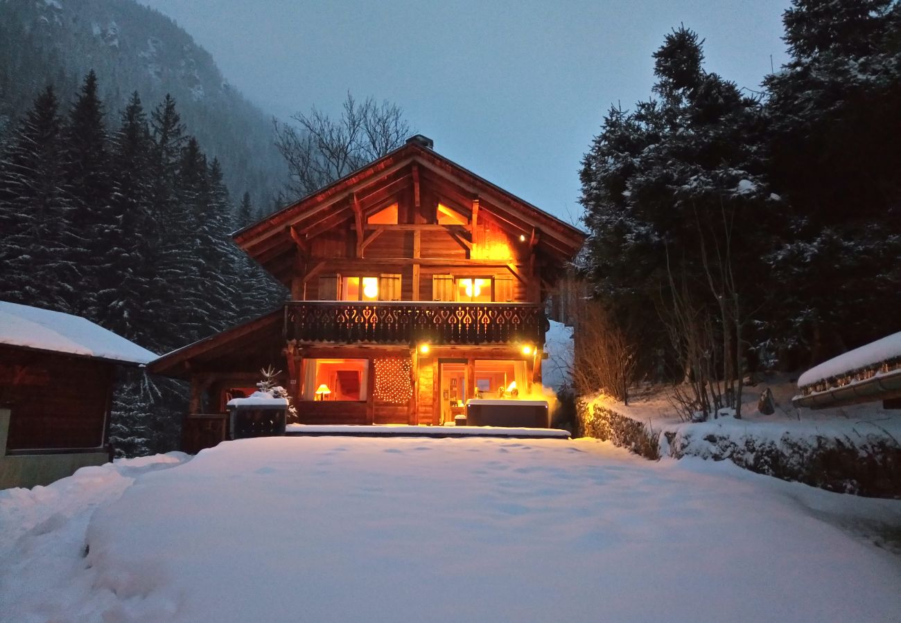 Chalet in Chamonix-Mont-Blanc - Chalet Scierie - luxury chalet with hot tub