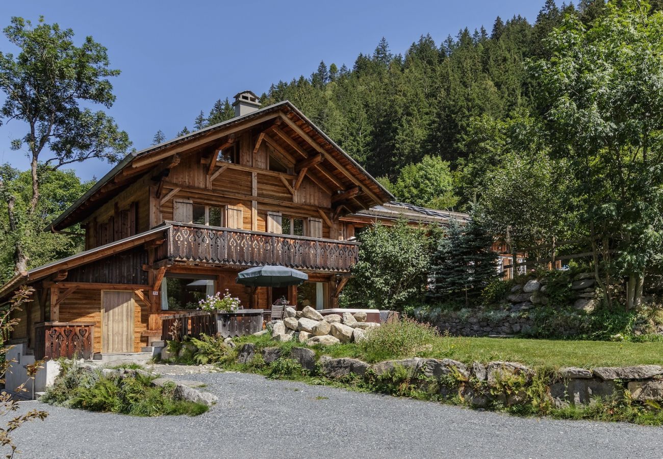 Chalet in Chamonix-Mont-Blanc - Chalet Scierie - luxury chalet with hot tub