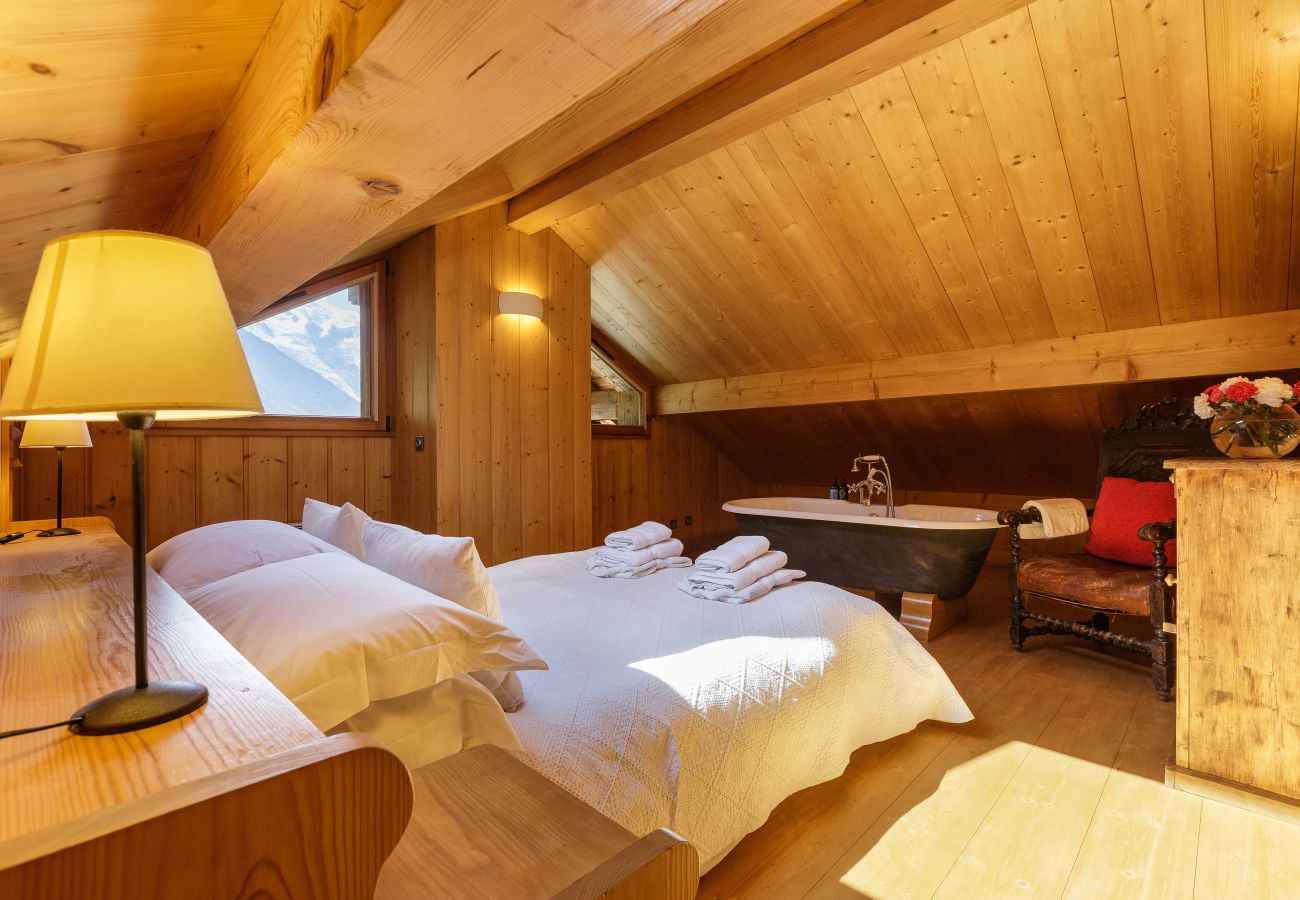 Chalet in Chamonix-Mont-Blanc - Chalet Scierie - luxury chalet with hot tub