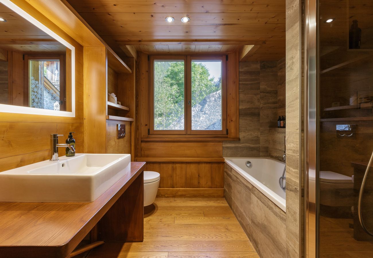 Chalet in Chamonix-Mont-Blanc - Chalet Scierie - luxury chalet with hot tub