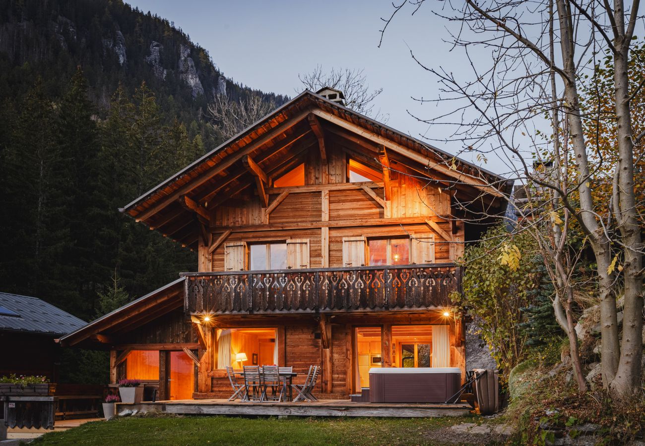 Chalet in Chamonix-Mont-Blanc - Chalet Scierie - luxury chalet with hot tub