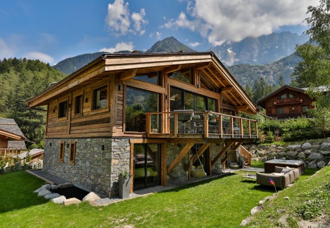 Chalet in Chamonix-Mont-Blanc - Chalet Black Squirrel luxury retreat with hot tub, sauna Chalet in Chamonix-Mont-Blanc - Chalet Black Squirrel luxury retreat with hot tub, sauna