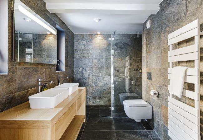Chalet in Chamonix-Mont-Blanc - Chalet Black Squirrel luxury retreat with hot tub, sauna Chalet in Chamonix-Mont-Blanc - Chalet Black Squirrel luxury retreat with hot tub, sauna