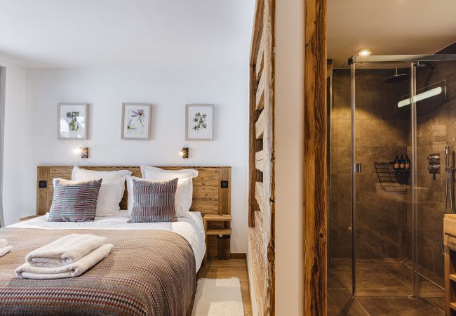 Chalet in Chamonix-Mont-Blanc - Chalet Black Squirrel luxury retreat with hot tub, sauna Chalet in Chamonix-Mont-Blanc - Chalet Black Squirrel luxury retreat with hot tub, sauna