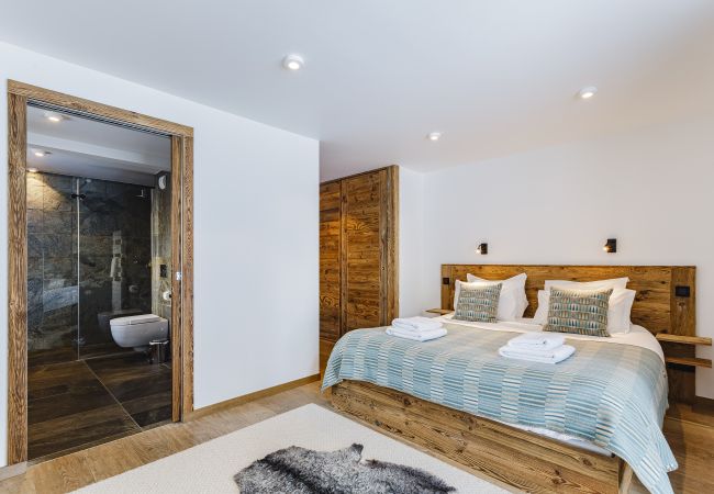 Chalet in Chamonix-Mont-Blanc - Chalet Black Squirrel luxury retreat with hot tub, sauna Chalet in Chamonix-Mont-Blanc - Chalet Black Squirrel luxury retreat with hot tub, sauna