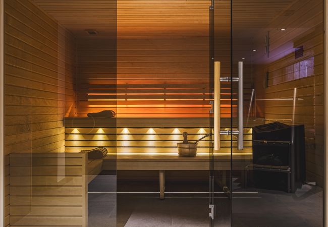 Chalet in Chamonix-Mont-Blanc - Chalet Black Squirrel luxury retreat with hot tub, sauna Chalet in Chamonix-Mont-Blanc - Chalet Black Squirrel luxury retreat with hot tub, sauna