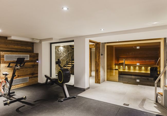 Chalet in Chamonix-Mont-Blanc - Chalet Black Squirrel luxury retreat with hot tub, sauna Chalet in Chamonix-Mont-Blanc - Chalet Black Squirrel luxury retreat with hot tub, sauna