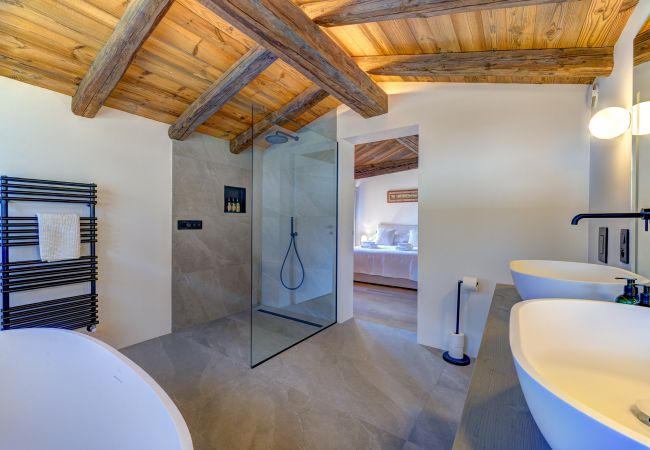 Chalet in Chamonix-Mont-Blanc - Chalet Fortuna, a jewel in central Chamonix Chalet in Chamonix-Mont-Blanc - Chalet Fortuna, a jewel in central Chamonix